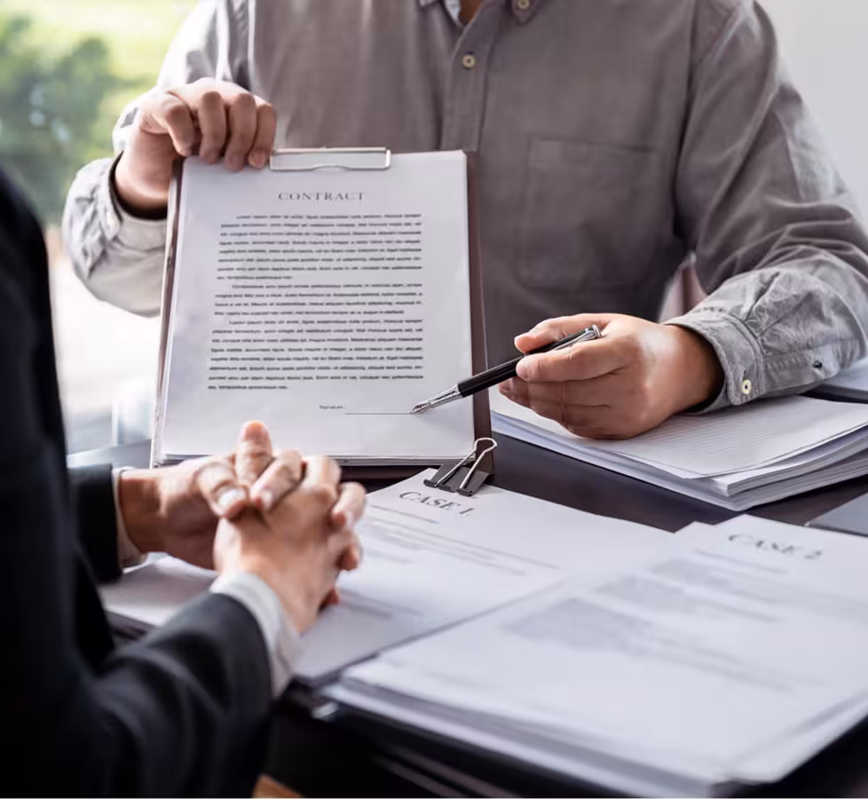 Nominate Contracts and Innominate Contracts